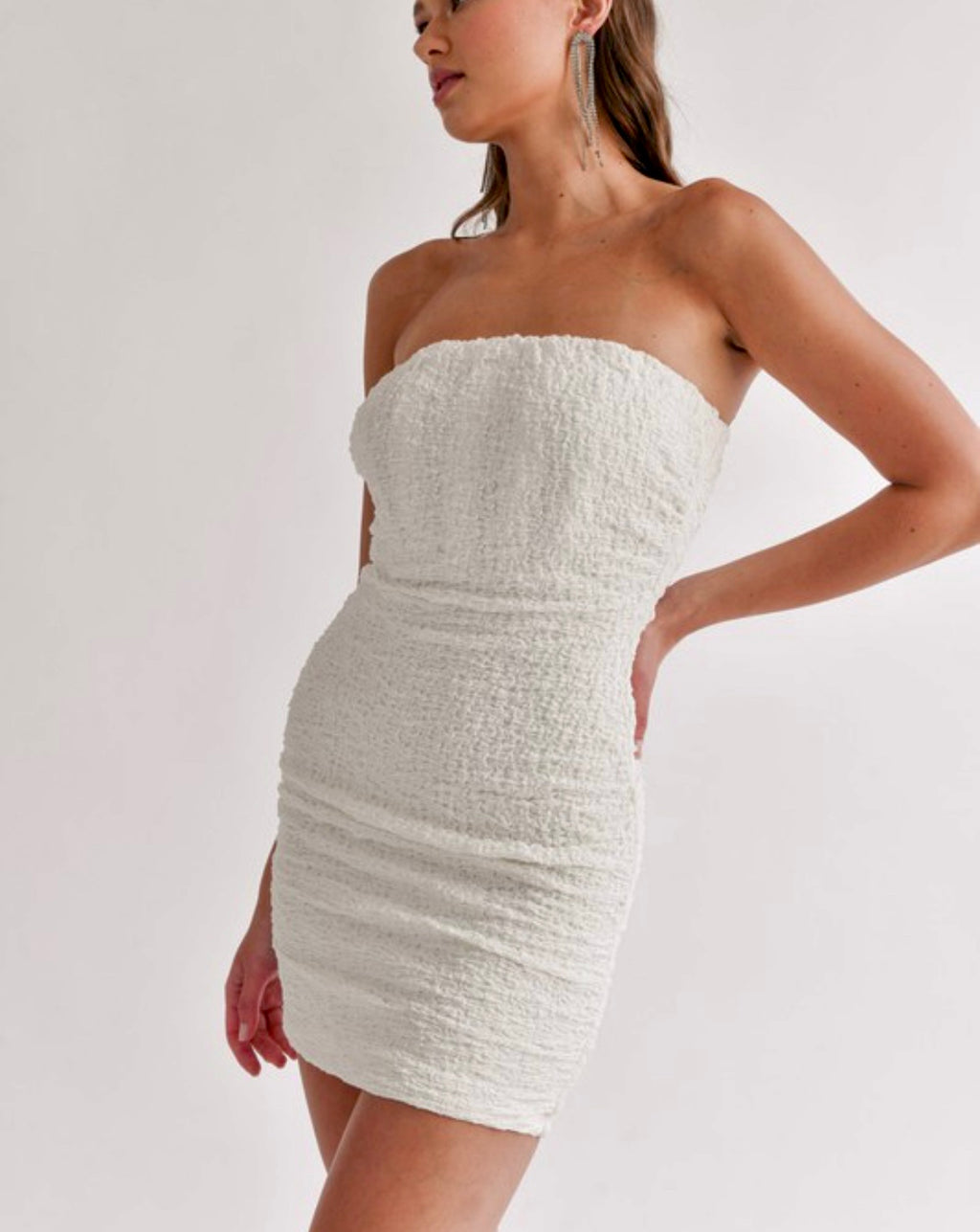 London nights Strapless Textured Bodycon Mini Dress. White- black