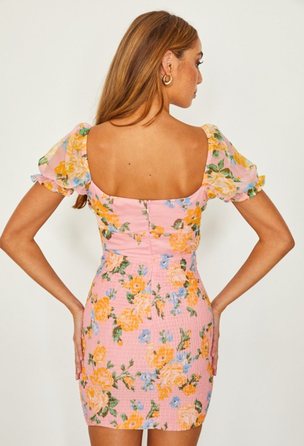 Pink floral short sleeve smocked bodycon mini dress M / Pink floral Pink floral short sleeve smocked bodycon mini dress M / Pink floral